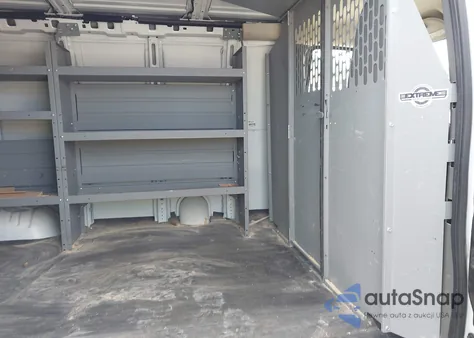 2018 Chevrolet Express 2500 Work Van z USA, uszkodzony, nr VIN 1GCWGAFP1J1345680